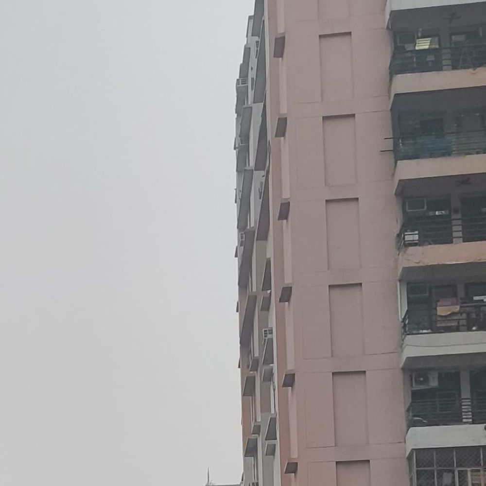 फ्लैट में 10 दिन तक पड़ी रही बुजुर्ग की लाश:ब्रेव हार्ट्स सोसायटी में अकेले रहते थे, बदबू आने पर पड़ोसियों ने पुलिस को बुलाया