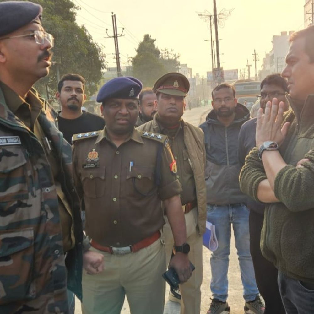 अलीगढ़ में आज से ट्रैफिक प्लान लागू:नगर आयुक्त ने जाम से निपटने की बनाई योजना, बसें स्कूल परिसर के अंदर होंगी पार्क; सड़क पर खड़े अभिभावकों के वाहन भी होंगे जब्त