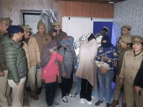 मेरठ में जिस्मफरोशी की सूचना पर स्पा सेंटरों पर छापा:  शहर में चार अलग-अलग स्थान पर एसपी सिटी ने की कार्रवाई, 20 युवतियां हिरासत में – Meerut News