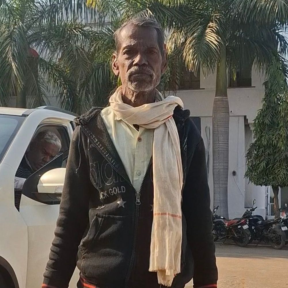 कागजों में मृत किसान पहुंचा कलेक्टर कार्यालय:  मुलाकात न होने से मायूस लौटा, जमीन दूसरे के नाम दर्ज – Katni News