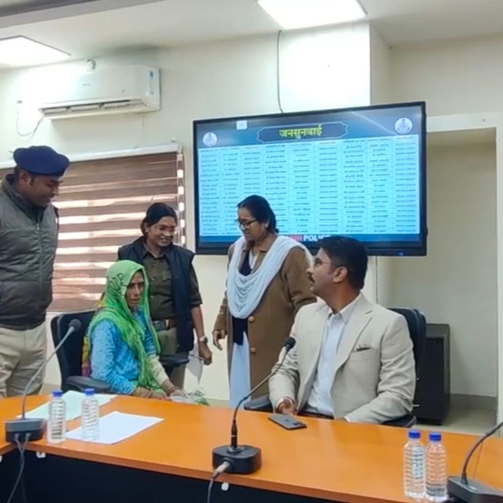 उज्जैन पुलिस ने दिलाई वृद्ध महिला को बकाया मजदूरी:इलाज कराकर घर पहुंचाया, मानवीयता की मिसाल