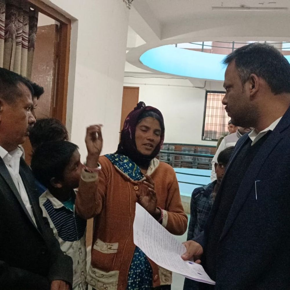 देवास में हाईवे प्रभावित ग्रामीणों का विस्थापन पर विरोध:  मातमोर की जमीन छोड़ दूसरी पंचायत भेजने पर कलेक्टर को ज्ञापन – Dewas News