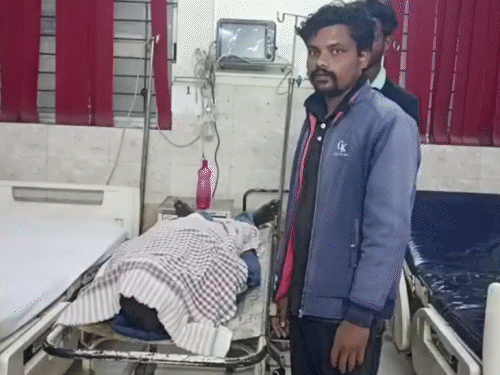 बोकारो में बाइक की टक्कर से बुजुर्ग की मौत:  पैदल जा रहे बुजुर्ग को बाइक ने मारी टक्कर, अस्पताल में हंगामा, बाइक चालक भी गंभीर – Bokaro News