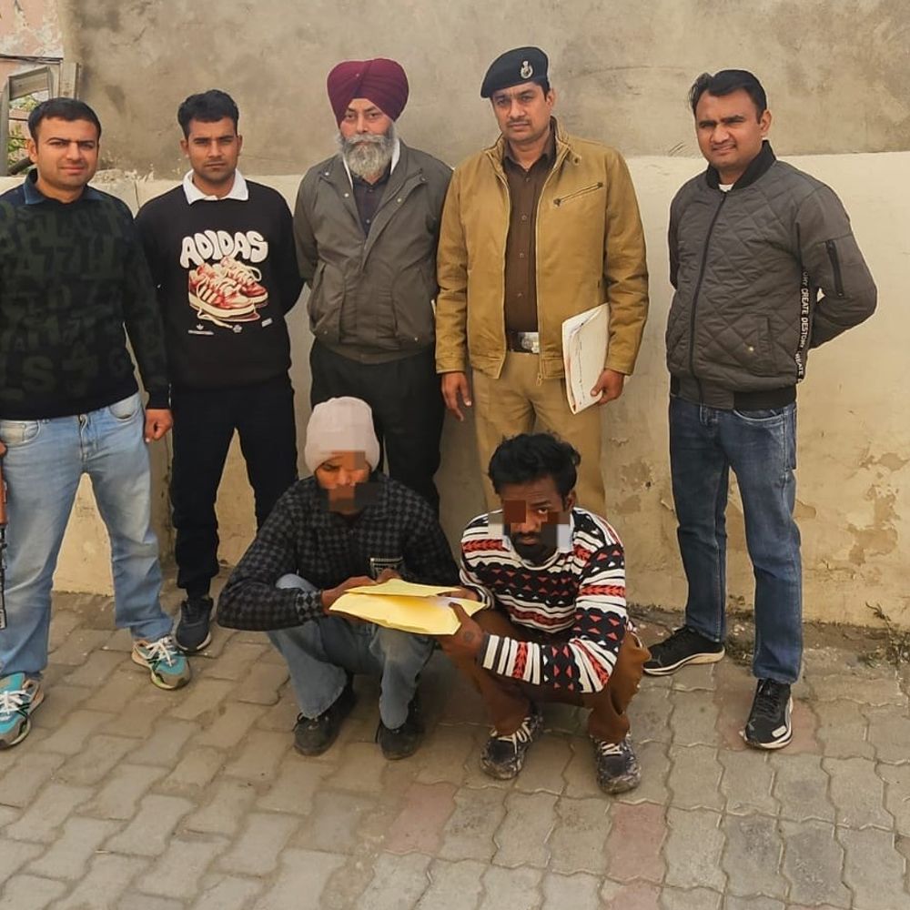 करनाल में मोबाइल दुकान में चोरी के दो आरोपी गिरफ्तार:  शटर तोड़कर दिया था वारदात को अंजाम, 7 मोबाइल और नकदी बरामद – Gharaunda News