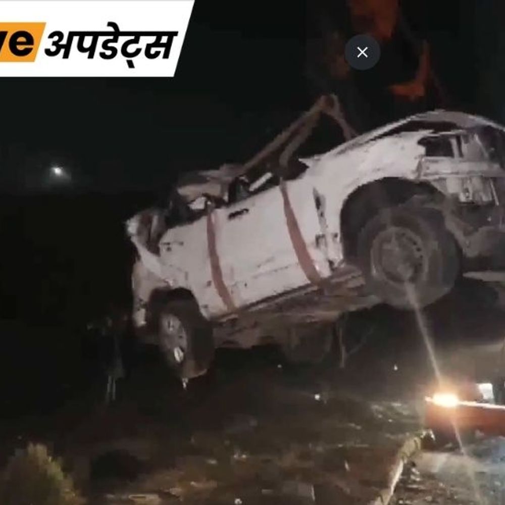 भास्कर अपडेट्स:दिल्ली में कार डिवाइडर से टकराई, युवक की मौत, 5 घायल