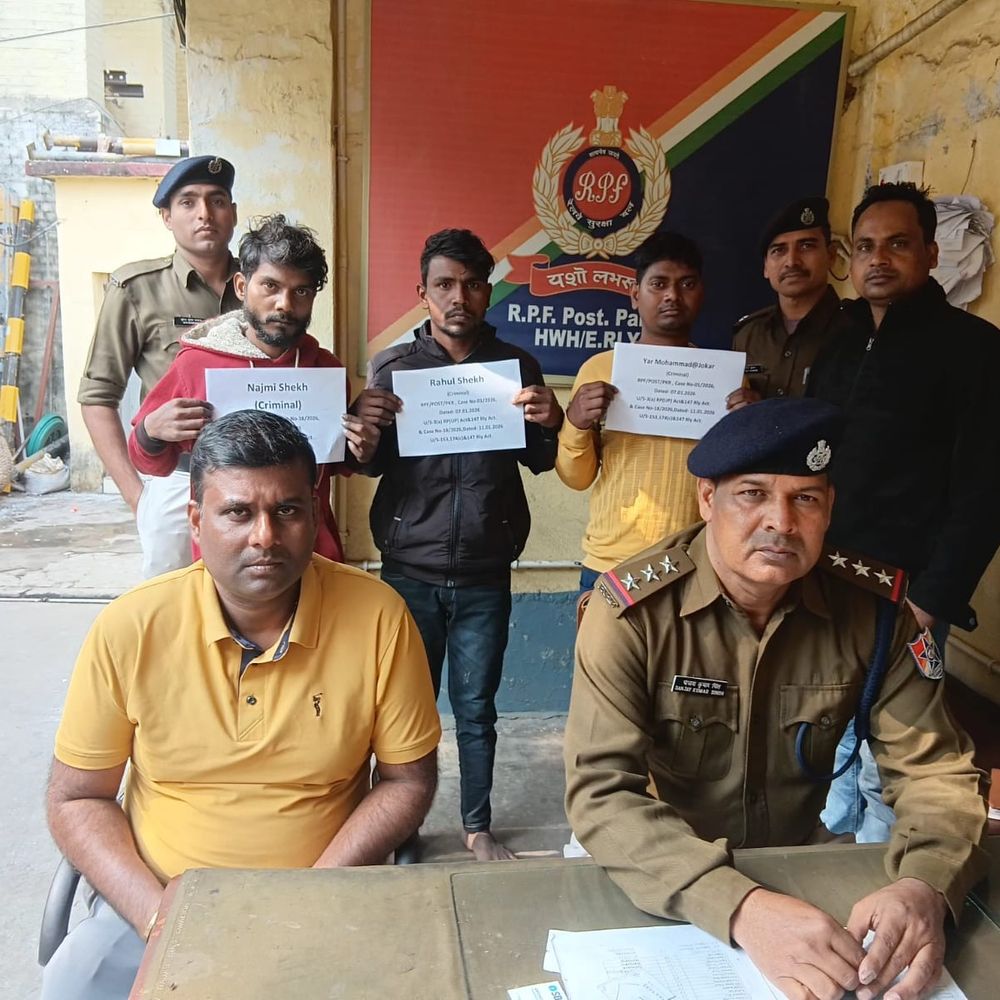 ट्रैक पर लोहे का टुकड़ा रख ट्रेन हादसे की साजिश:  तीन गिरफ्तार, कोयला चोरी करने वाले दोस्तों की गिरफ्तारी से आरोपी थे नाराज – Pakur News