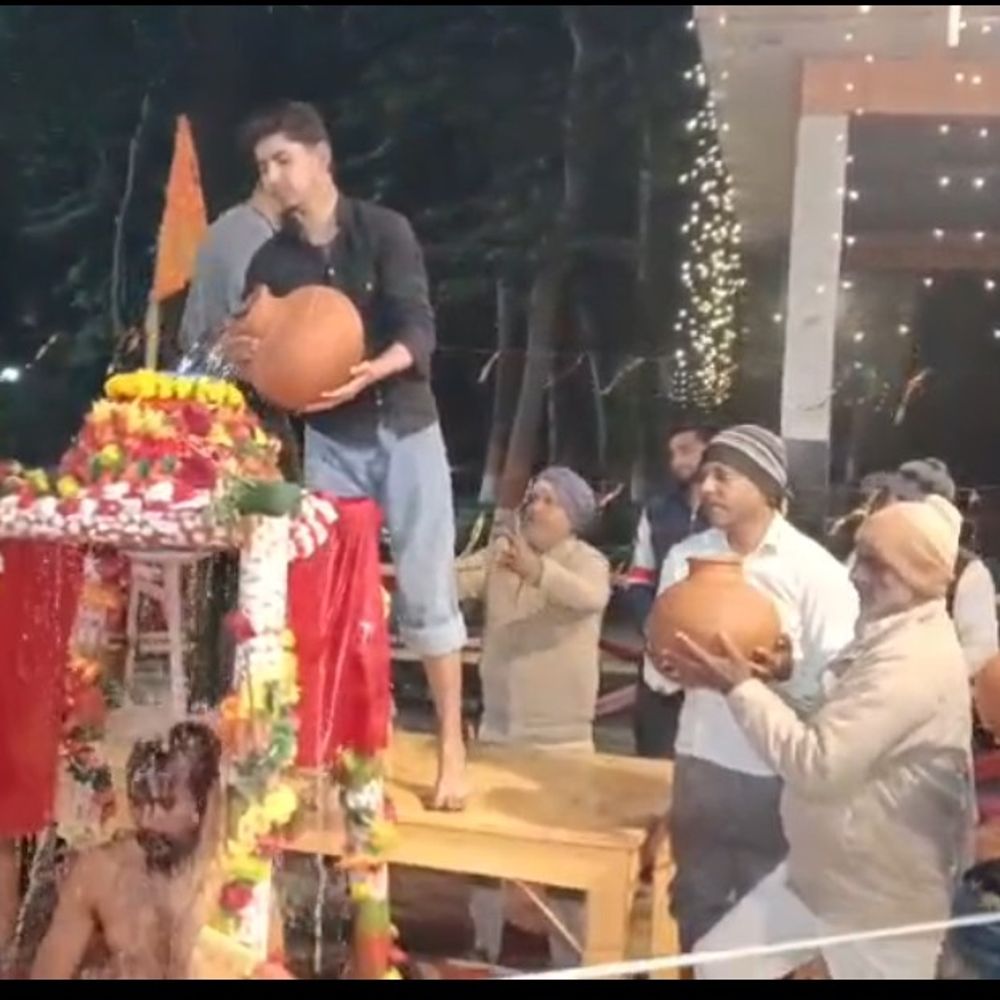 कड़ाके की ठंड में महंत की 41 दिवसीय जलधारा तपस्या:शेरनगर शिव मंदिर में जगत कल्याण के लिए कठोर साधना, 18 जनवरी को होगा समापन