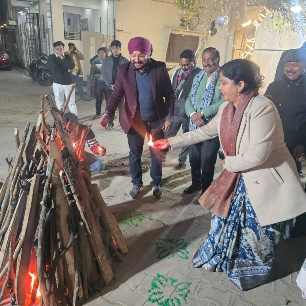 एटा में भारत विकास परिषद ने लोहड़ी पर्व मनाया:इंद्रपुरी में आयोजन, सदर विधायक विपिन वर्मा डेविड भी रहे मौजूद