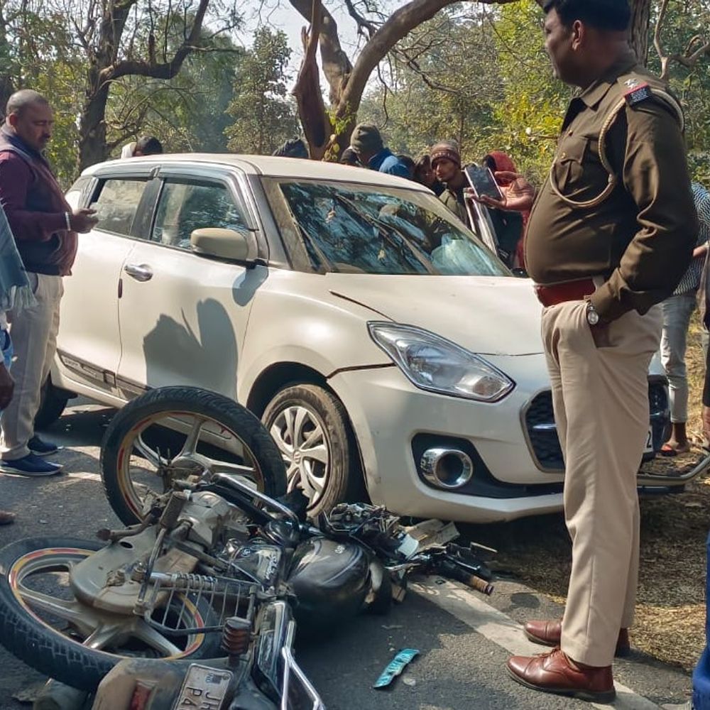 पलामू में बाइक-कार की टक्कर, एक युवक की मौत:  दोस्त को घर छोड़ने के बाद वापस लौटते वक्त हुआ हादसा, कार सवार हुए फरार – Palamu News