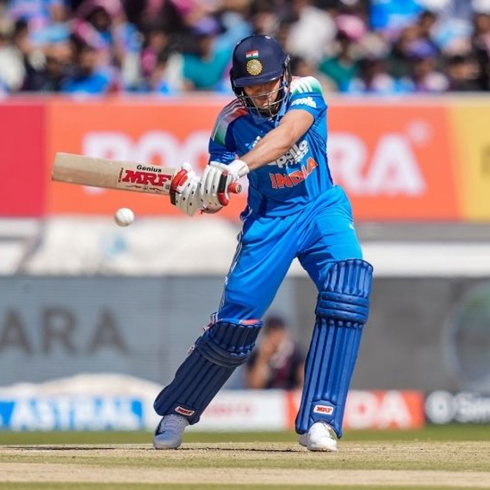 IND vs NZ दूसरा वनडे- भारत का दूसरा विकेट गिरा:कप्तान गिल 56 रन बनाकर आउट, कोहली-अय्यर क्रीज पर; स्कोर 102/2