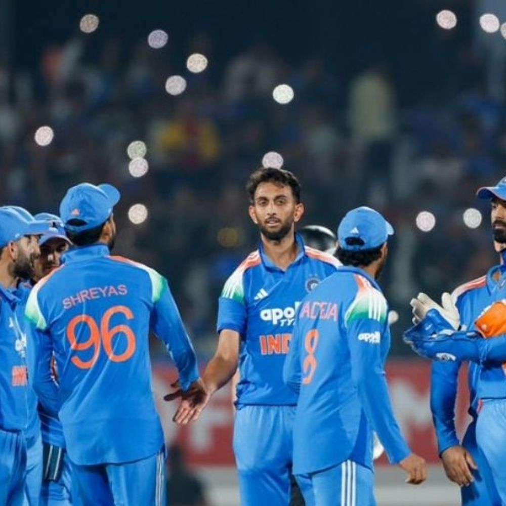 दूसरा वनडे-भारत ने न्यूजीलैंड को 285 रन का टारगेट दिया:NZ का स्कोर 117/2, विल यंग और डेरिल मिचेल में 71 रन की साझेदारी