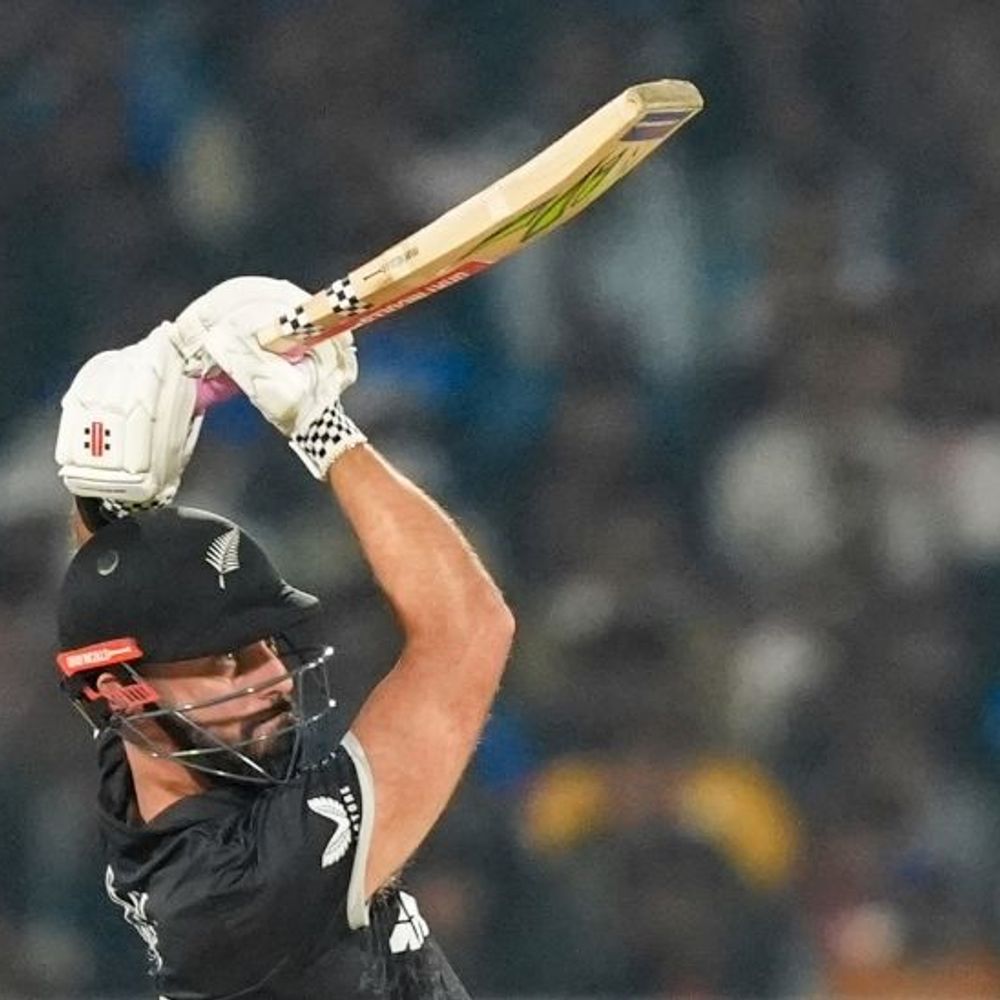 न्यूजीलैंड ने भारत को 7 विकेट से हराया:दूसरे वनडे में डेरिल मिचेल का शतक, 3 मैचों की सीरीज 1-1 की बराबरी पर आई