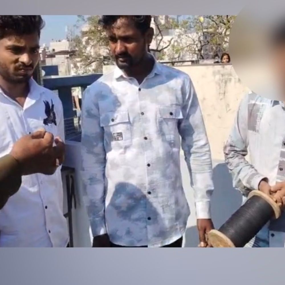 चाइनीज डोर पर शिकंजा, दो युवक और एक नाबालिग पकड़ाए:  पुलिस को देखकर भागे आरोपी, मौके पर ही पकड़ा; 1500 की प्रतिबंधित चाइनीज डोर जब्त – Dhar News