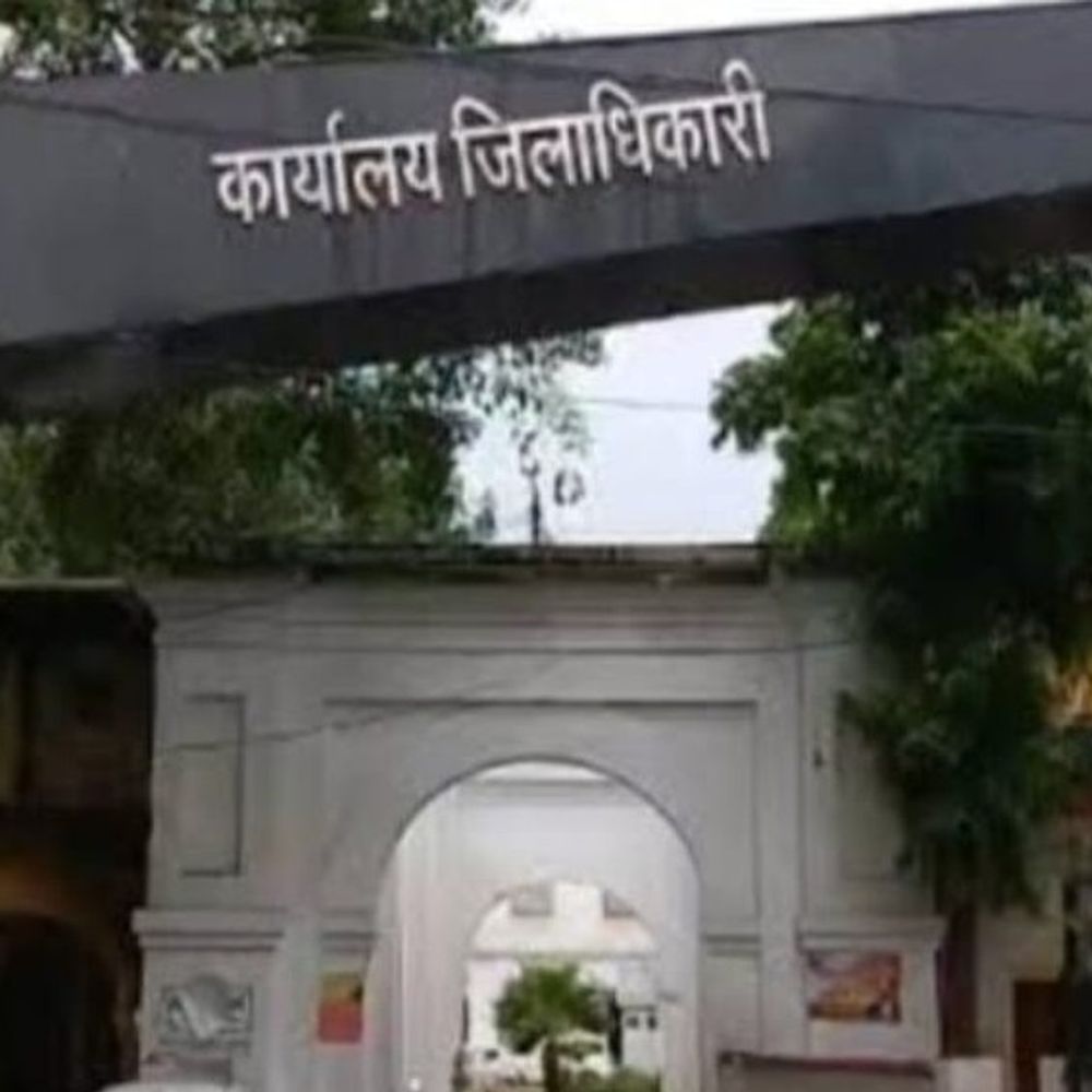 भूमि अधिग्रहण में करोड़ों के घोटाले का आरोप:अलीगढ़ के अपर जिलाधिकारी प्रशासन पर पद के दुरुपयोग का आरोप, कमिश्नर से मांगी गई जांच रिपोर्ट