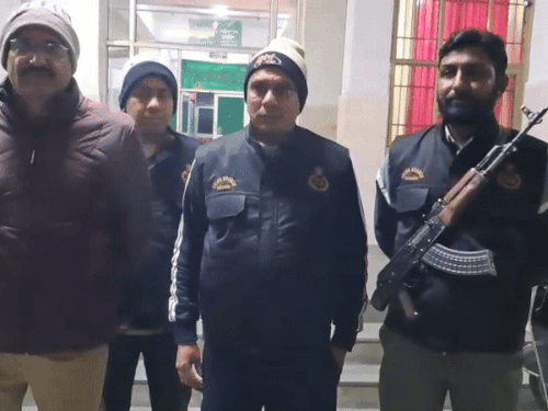रेवाड़ी पुलिस मुठभेड : बड़ी वारदात करने की फिराक में:  हथियार सप्लायर इनामी बदमाश गिरफ्तार, गवाह तोड़ने की थी तैयारी, पांवों में लगी थी गोली – Rewari News
