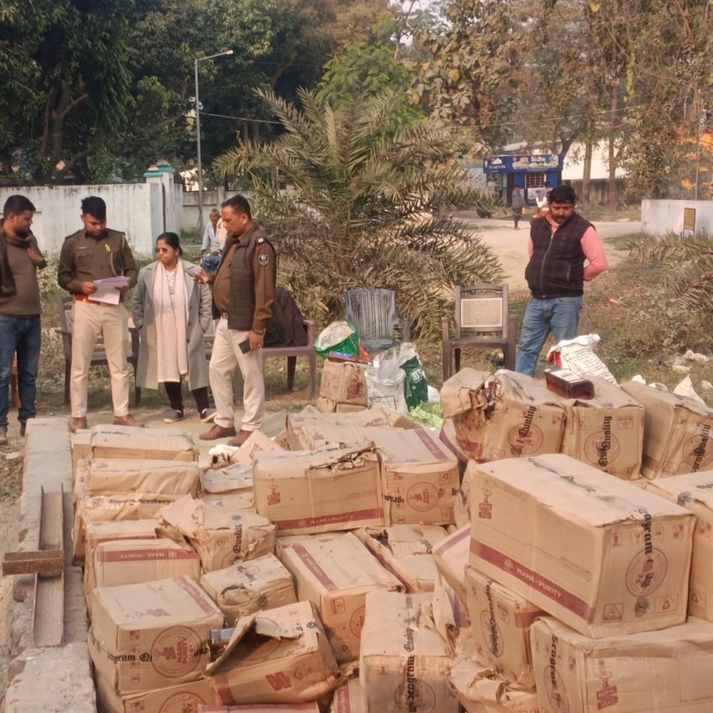 हसनपुर थाना परिसर में 2922 लीटर शराब नष्ट:  7 मामलों से जब्त हुआ था, मजिस्ट्रेट की मौजूदगी में कार्रवाई – Samastipur News