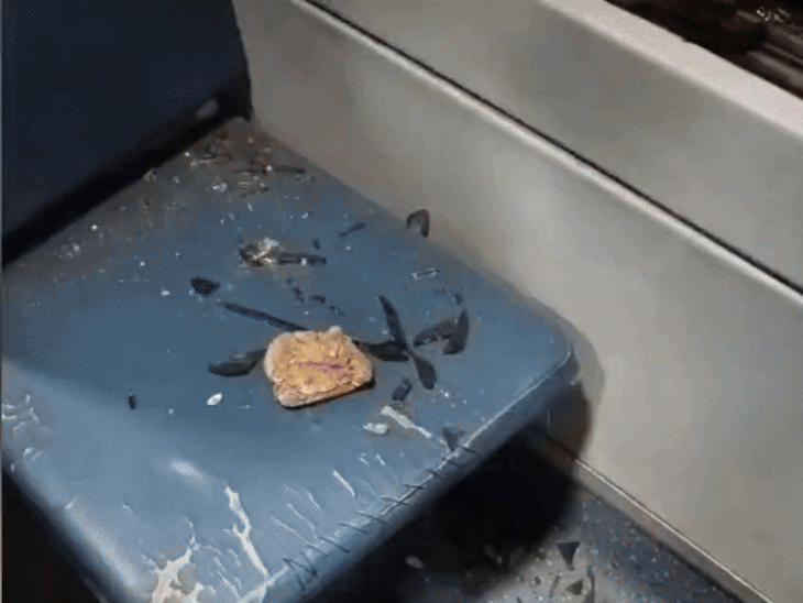 उदयपुर में चलती ट्रेन पर पथराव, 3 यात्री घायल:कोच के कांच टूटे, अंदर आकर गिरे पत्थर; 2 नाबालिग डिटेन