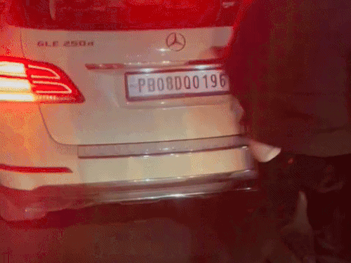 जालंधर में सड़क विवाद ने लिया हिंसक रूप:  मर्सिडीज सवार युवकों ने एक्टिवा सवार को पीटा, सिर में गंभीर चोट, 12 टांके लगे – Jalandhar News