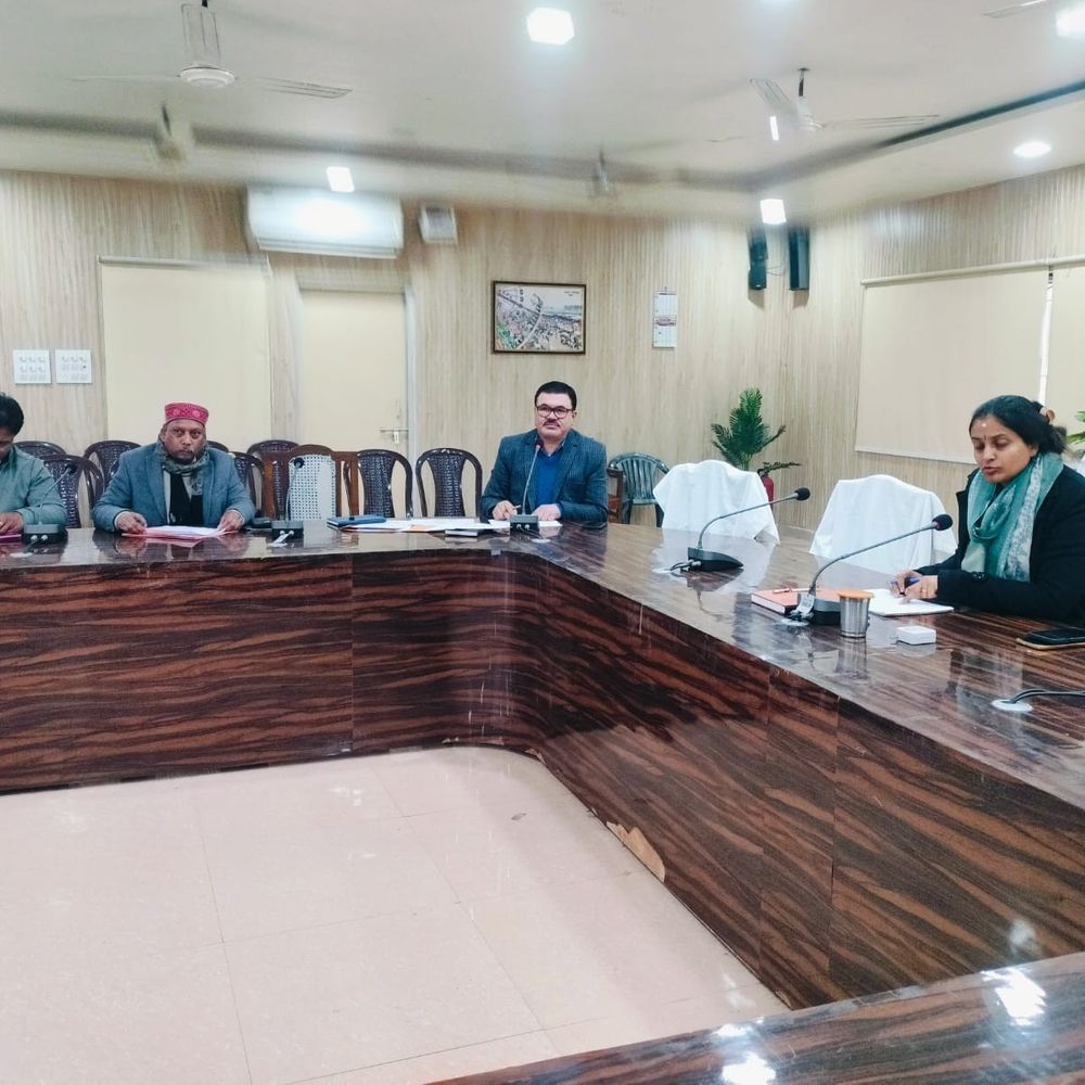 डीएम निधि गुप्ता वत्स ने विकास कार्यों की समीक्षा की:  अमरोहा में समयबद्ध अपडेट और गुणवत्ता सुनिश्चित करने के निर्देश दिए – Amroha News
