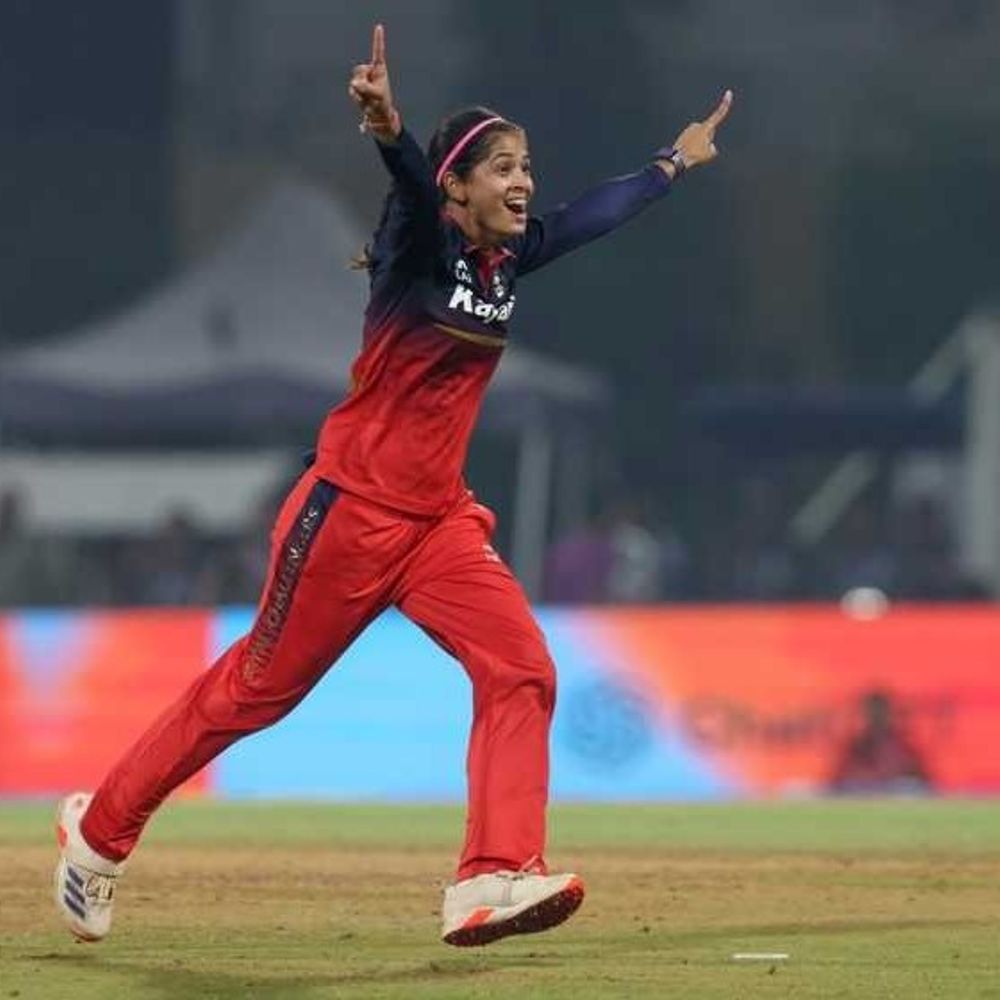 WPL में RCB की लगातार तीसरी जीत:गुजरात को 32 रन से हराया; राधा यादव ने 66 रन बनाए, श्रेयांका पाटील को 5 विकेट