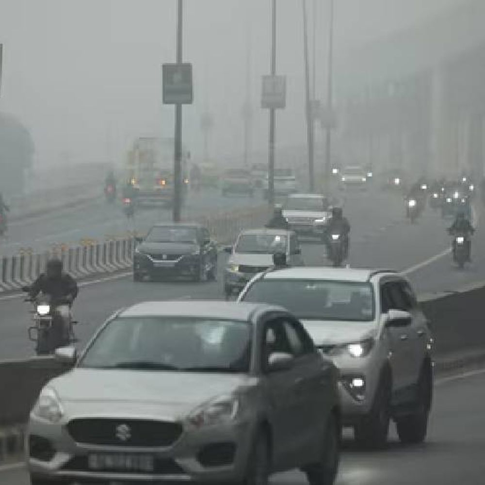 दिल्ली की हवा जहरीली हुई, सड़क बनाने पर रोक:ड्रेनेज लाइन के लिए ड्रिलिंग, तोड़फोड़ नहीं कर सकेंगे; राख-सीमेंट की लोडिंग-अनलोडिंग बैन