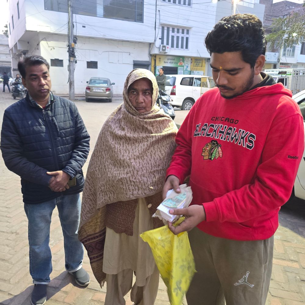 अबोहर में नशीला पदार्थ सुंघाकर वृद्ध महिला से लूट:  सोने के टॉप्स लेकर फरार, नोटों की जगह दी कागज की गड्डी – Abohar News