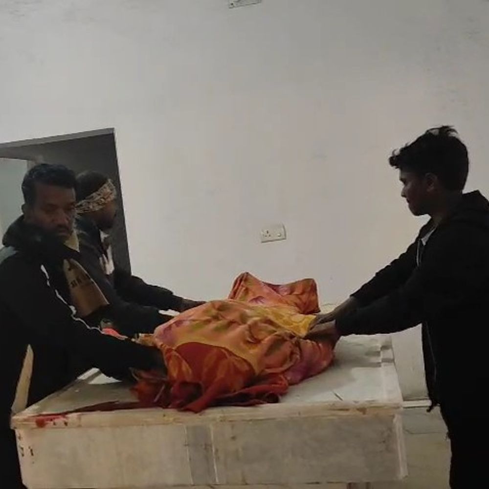 गुमला में बाइक दीवार से टकराई, एक युवक की मौत:  मेला देखकर लौट रहे थे तीन दोस्त, हादसे में दो घायल; सदर अस्पताल में भर्ती – Gumla News