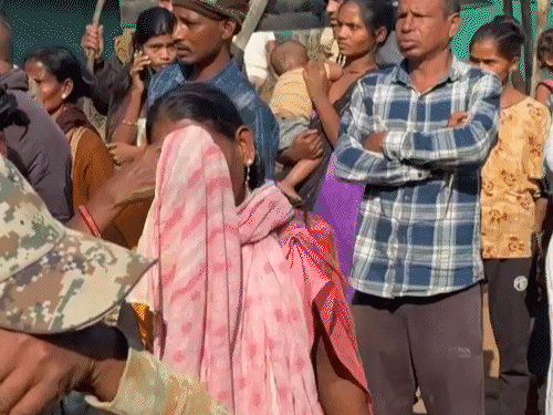 DRG-दंपती के घर समेत 55 मकानों पर चला बुलडोजर:कड़कड़ाती ठंड में टेंट में गुजारी रात, बीजापुर में लोग बोले-गांव जाएंगे तो नक्सली मार डालेंगे