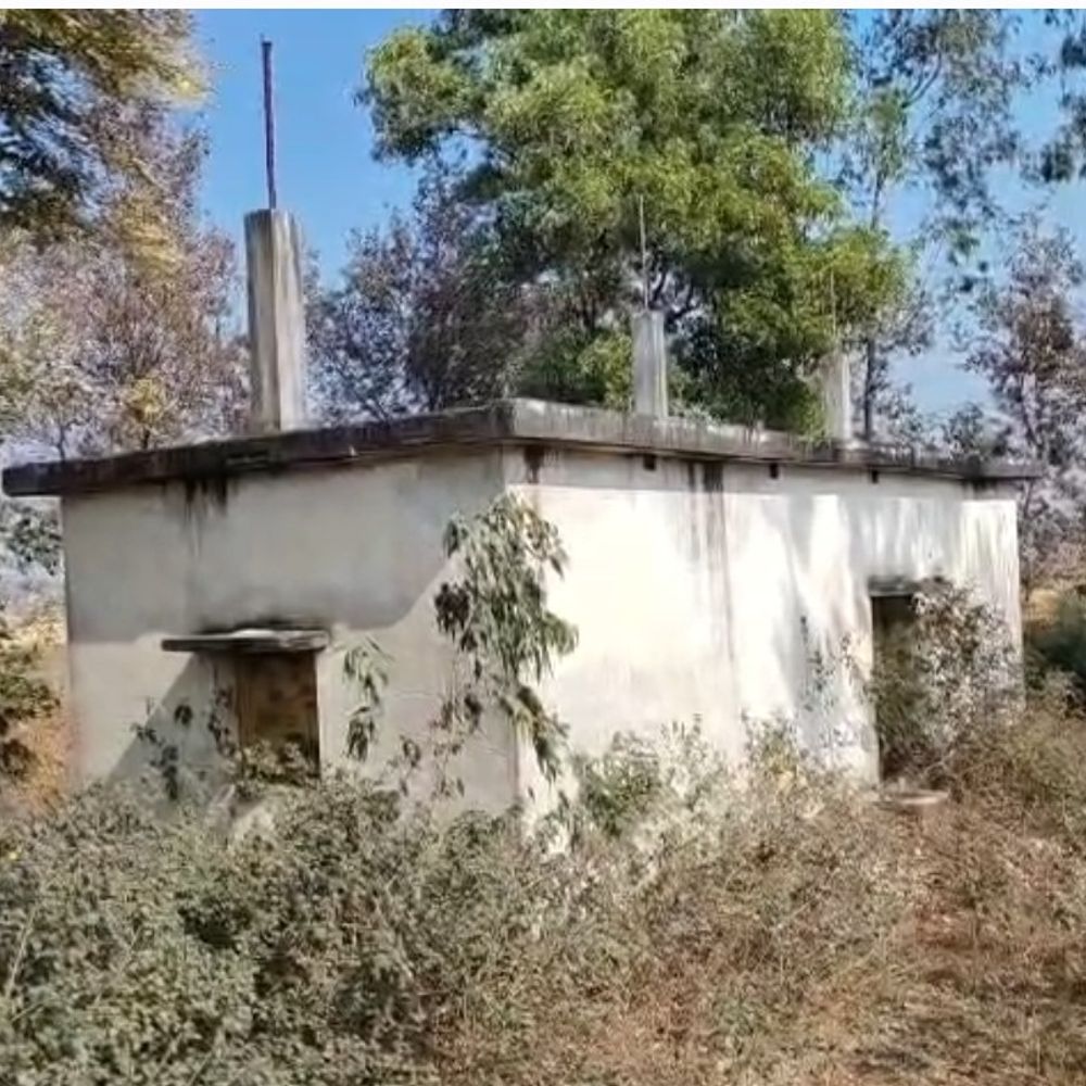 कोडरमा में सील मैगजीन से जिलेटिन चोरी:  गेट पर लगे दोनों ताले टूटे मिले, 2016 में आपराधिक गतिविधि के कारण की गई थी सील – koderma News