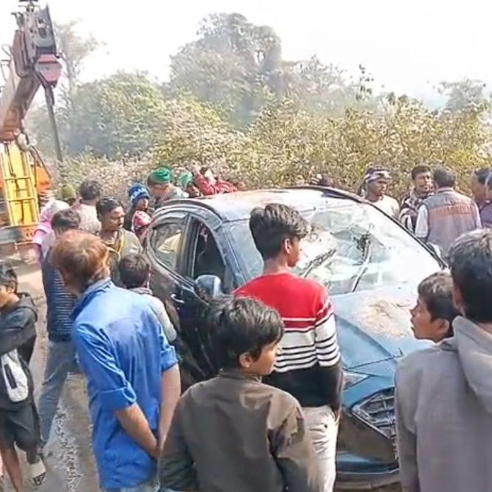 जीतपुर नुनुडीह में ब्रेक फेल, कार नाले में गिरी:  जामाडोबा से आ रही कार में सवार थे तीन लोग, सभी सुरक्षित बचाए गए – Dhanbad News