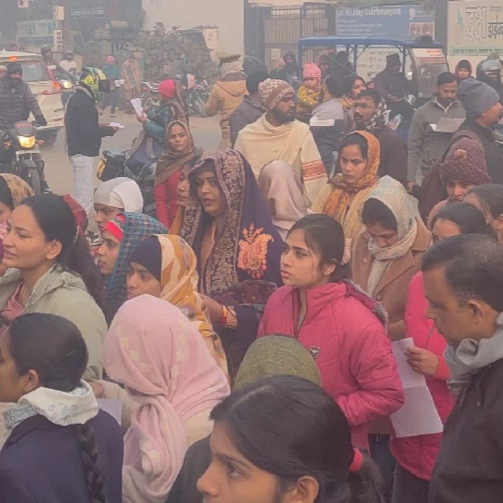 देवरिया में टीजीटी परीक्षा शुरू, 8064 अभ्यर्थी शामिल:11 केंद्रों पर कड़ी सुरक्षा, बायोमेट्रिक जांच के बाद मिला प्रवेश