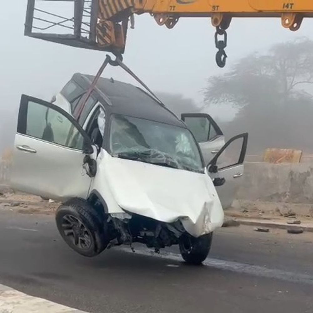 बठिंडा में डिवाइडर से टकराई कार, 5 की मौत:4 युवक और एक युवती शामिल, गुजरात के रहने वाले, शिमला घूमने गए थे