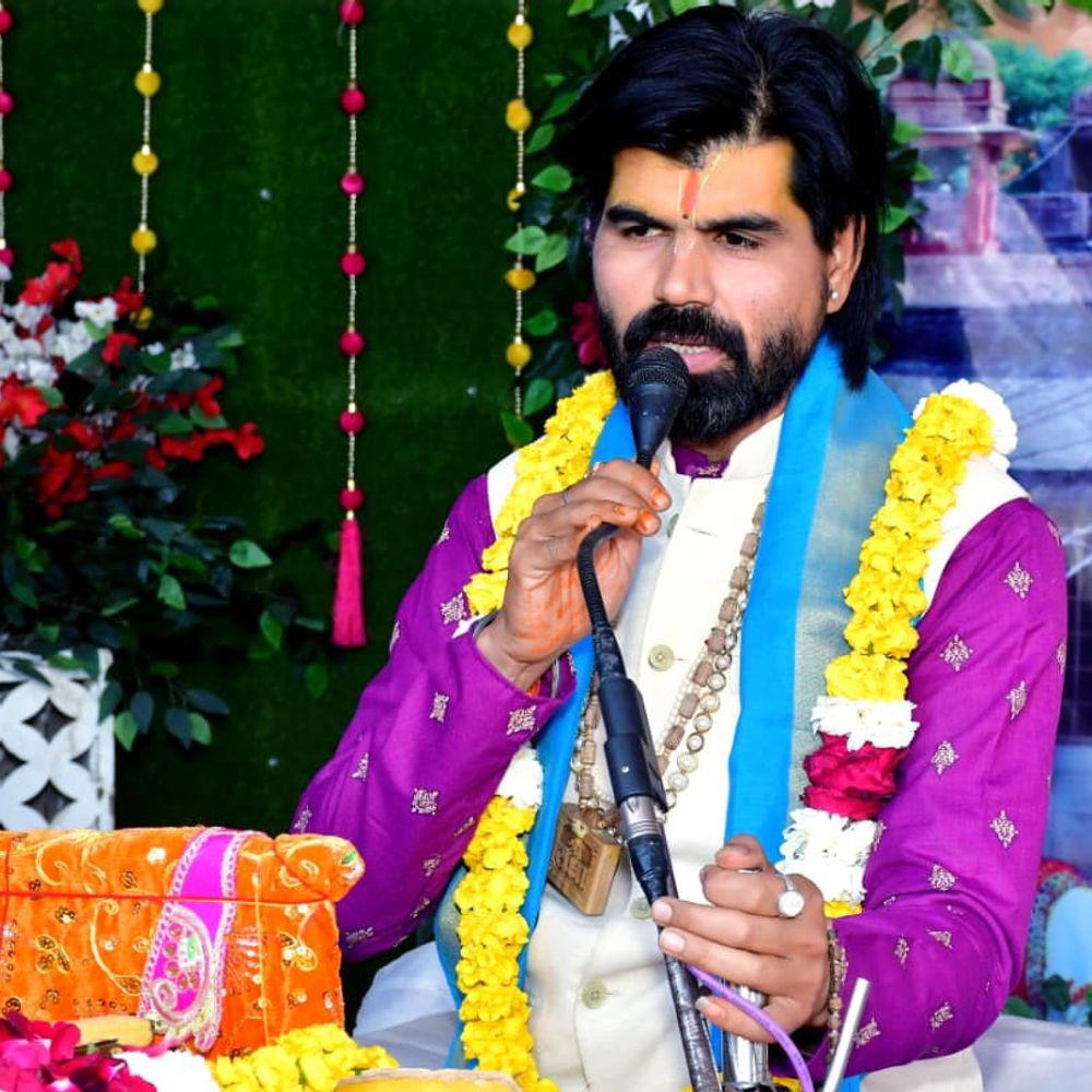 इटावा भागवत कथा के दूसरे दिन अमर कथा:  कथावाचक बोले- प्यासे मन से कथा सुनें, कृष्ण प्राप्ति से बढ़कर कोई संपदा नहीं – itawa News