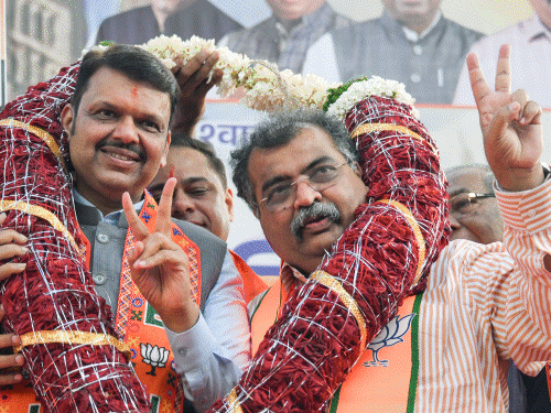 मुंबई में शिंदे के सभी 29 पार्षद होटल में शिफ्ट:मेयर के लिए भाजपा को 25 पार्षद चाहिए; कैबिनेट मीटिंग में नहीं पहुंचे शिंदे-अजित