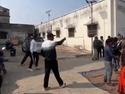 गिरिडीह में छात्रा की सड़क हादसे में मौत:  परिजनों ने ट्रामा सेंटर में की तोड़फोड़, दूसरे दिन किया गया पोस्टमॉर्टम – Giridih News