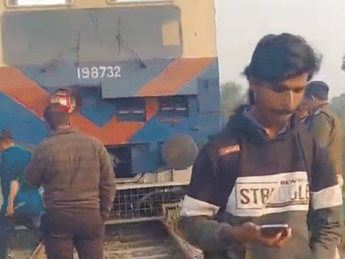 सहरसा-समस्तीपुर मेमू सवारी आज रद्द रहेगी:मेमू ट्रेन में हॉट एक्सेल मामला, शुक्रवार को 7 घंटे तक रूकी रही गाड़ी; राजधानी को रूट बदल कर चलाया गया