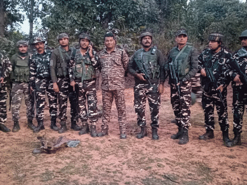 लातेहार में 5 किलो का सिलेंडर बम बरामद:  सर्च ऑपरेशन के दौरान मिला, सुरक्षाकर्मियों की बची जान, डिफ्यूज किया गया – latehar News