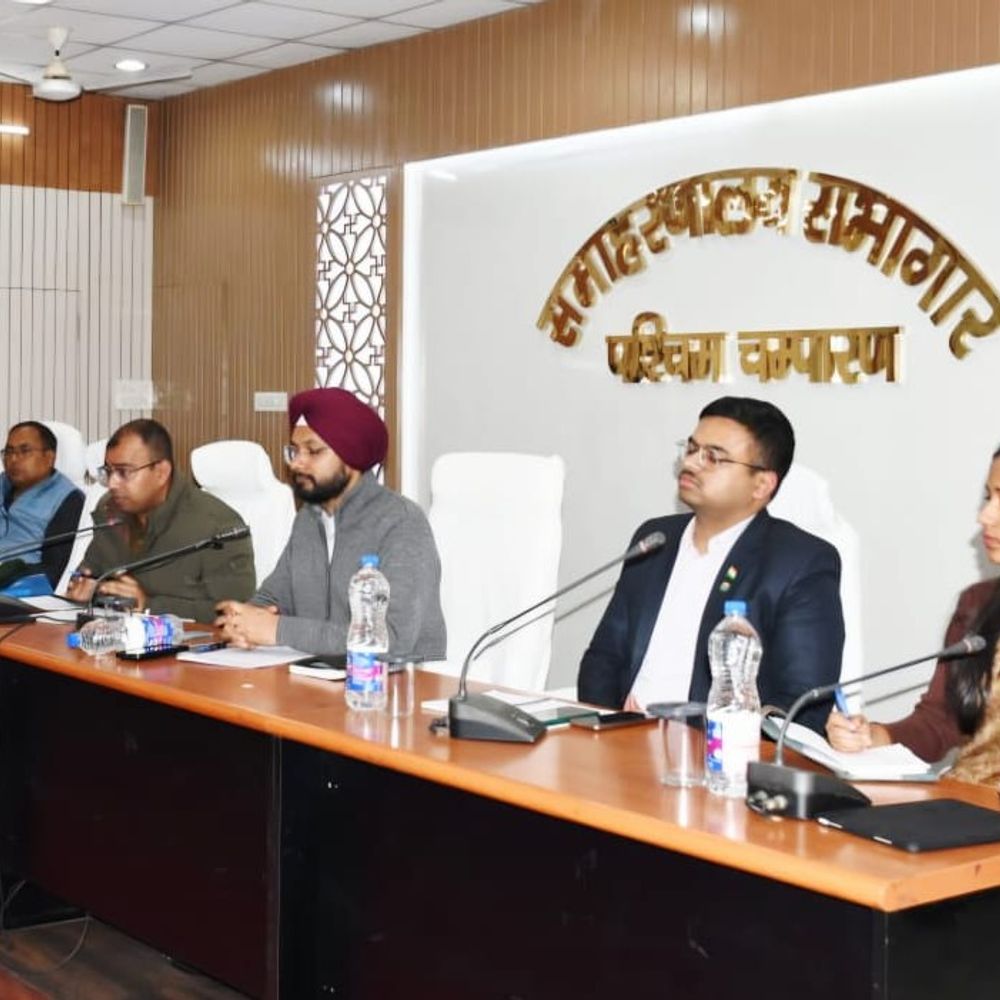 बेतिया में बिना लाइसेंस मूर्ति और विसर्जन पर रोक:सरस्वती पूजा पर डीजे-डांस प्रतिबंधित, ड्रोन-सीसीटीवी से निगरानी, अफवाह फैलाने वालों पर सख्त कार्रवाई