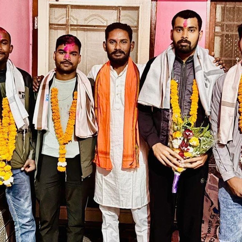 धमतरी के मुजगहन में 4 युवाओं का सेना में चयन:  ग्रामीणों ने बाजे-गाजे के साथ किया भव्य स्वागत, जश्न का माहौल – Dhamtari News