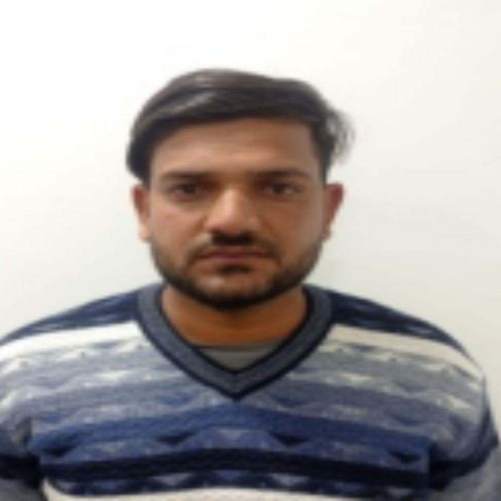 ब्लूटूथ डिवाइस से नकल कर बना जूनियर क्लर्क:एसओजी ने दबिश देकर पकड़ा, चीटिंग कर पत्नी ने भी पाई थी जॉब