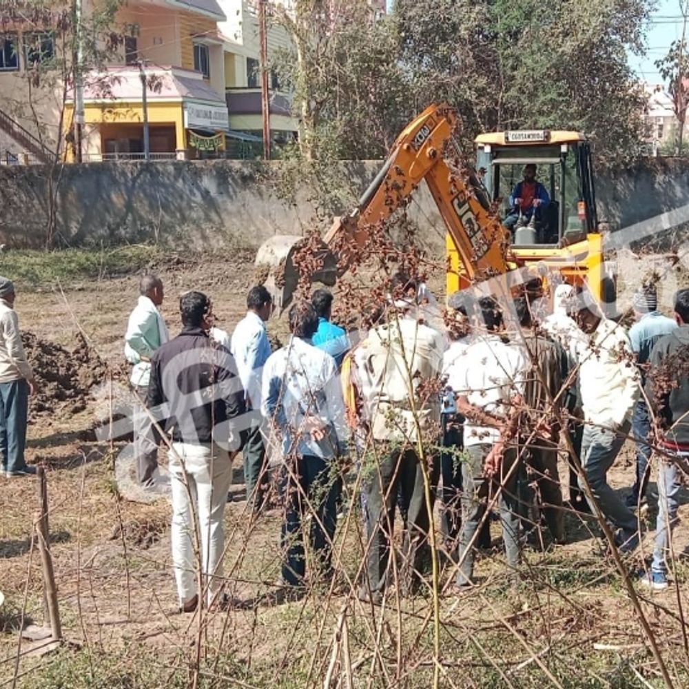 धमतरी में धर्मांतरित शव गांव में दफनाने से रोका:  विरोध के बाद कब्रिस्तान ले गए; पुलिस की मौजदूगी में अंतिम संस्कार – Dhamtari News