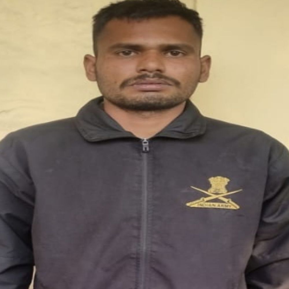 फर्जी सेना अधिकारी बनकर घूम रहे युवक को दबोचा:कोटा पुलिस और इंटेलिजेंस की पूछताछ में खुलासा, युवाओं से आर्मी भर्ती के नाम से ऐंठता था रुपए