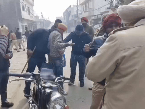 अमृतसर में 11 जगहों पर पुलिस की छापेमारी:  नशा तस्करों के ठिकानों पर क चेकिंग, कमिश्नर बोले-ये पूरे समाज की जिम्मेदारी – Amritsar News