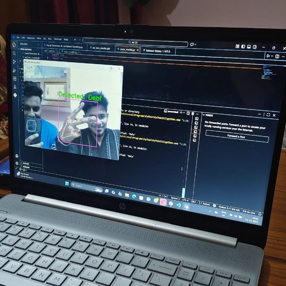 कानपुर के छात्रों ने मूक-बधिर के लिए बनाया AI मॉडल:इशारों को रियल टाइम में आवाज और टेक्स्ट में बदलेगा