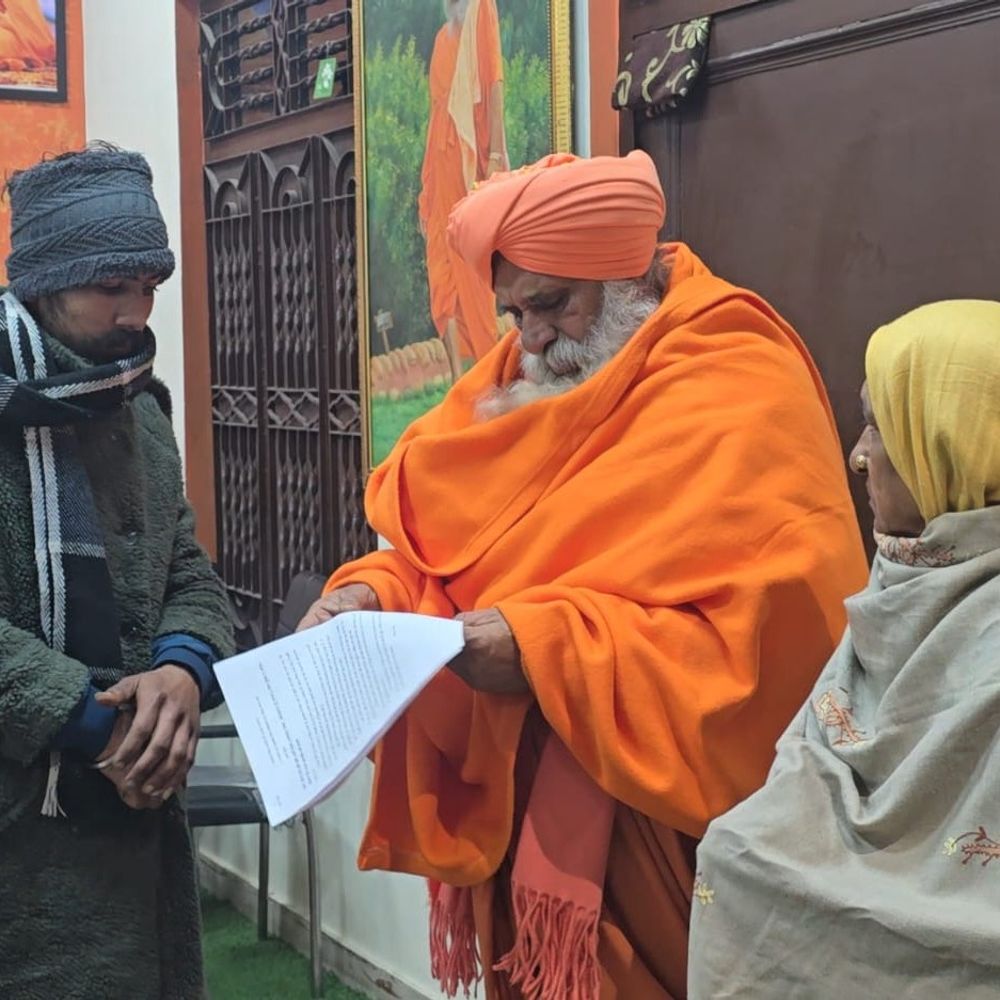 मां मस्कट में फंसी, बेटे का ‍शव कर रहा इंतजार:  तरनतारन में गरीबी दूर करने को एजेंटों के जाल में फंसी महिला. कैंसर से बेटे की मौत – Kapurthala News