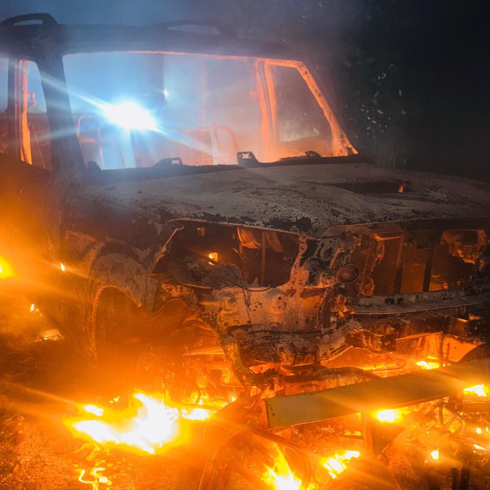 चूपना-मोवाई के बीच स्कॉर्पियो-बाइक में भिड़ंत:टक्कर के बाद दोनों वाहनों में लगी आग, नहीं मिले सवार