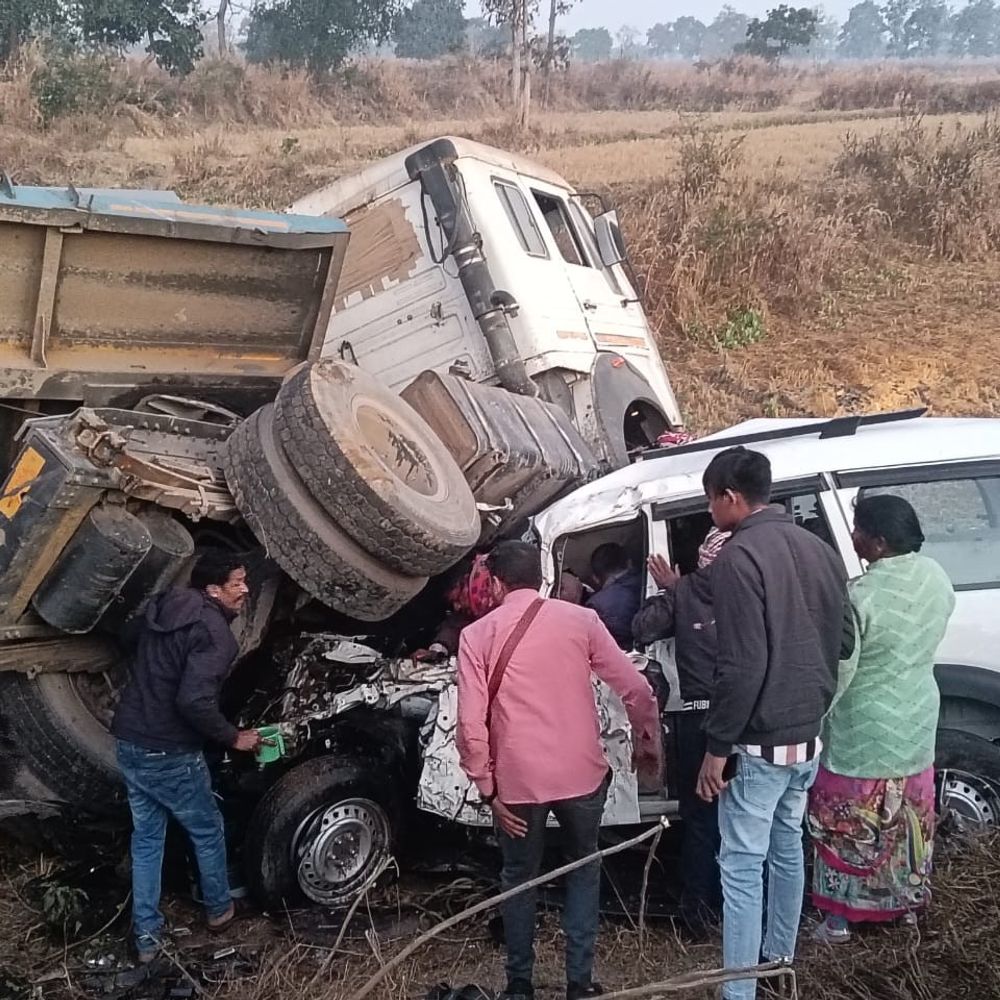 बलौदाबाजार में स्कॉर्पियो-ट्रेलर की टक्कर, 6 घायल:  2 की हालत गंभीर, रायपुर सत्संग में जा रहा था परिवार – baloda bazar News