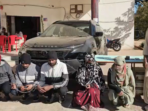 छत्तीसगढ़ इवनिंग बुलेटिन:  बस पलटने से 5 की मौत, करोड़पति DTO के घर चोरी, सौतेली मां से प्यार की गारंटी नहीं;VIDEO में 10 बड़ी खबरें – Chhattisgarh News
