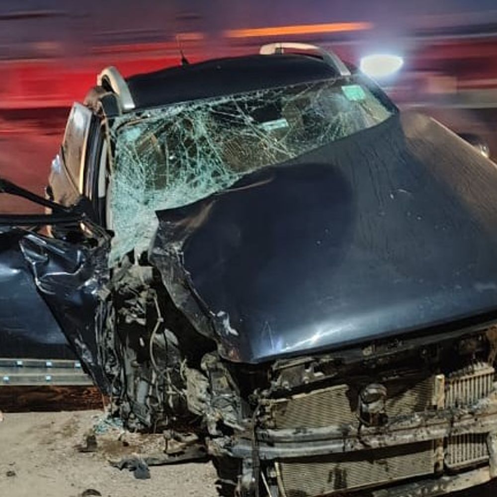 कानपुर में डंपर ने दरोगा की कार को मारी टक्कर:गुमशुदा की तलाश में निकले थे, गंभीर रूप से घायल