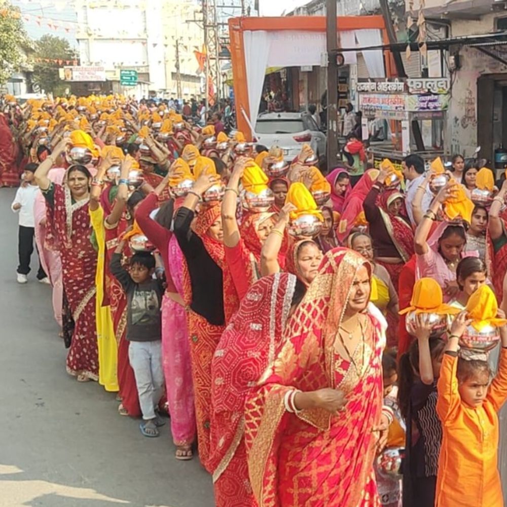 राजसमंद में विराट हिंदू सम्मेलन, केसरिया झंडों से सजा शहर:2100 मंगल कलश के साथ निकाली शोभायात्रा; विधायक माहेश्वरी भी हुई शामिल